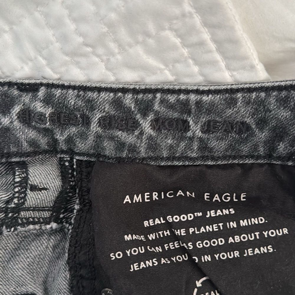 American Eagle Highest Rise Mom Jean Black Wash Distressed Jean Size 2 - Picture 7 of 13